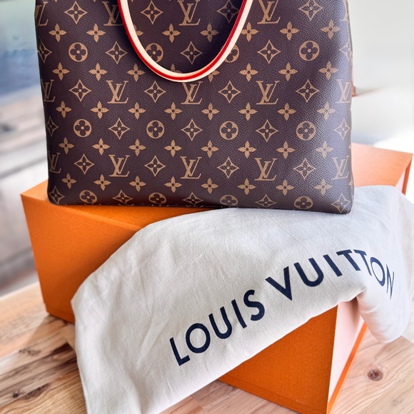 Louis Vuitton Grand Palais Monogram 2024 - used ONCE - Picture 1 of 12
